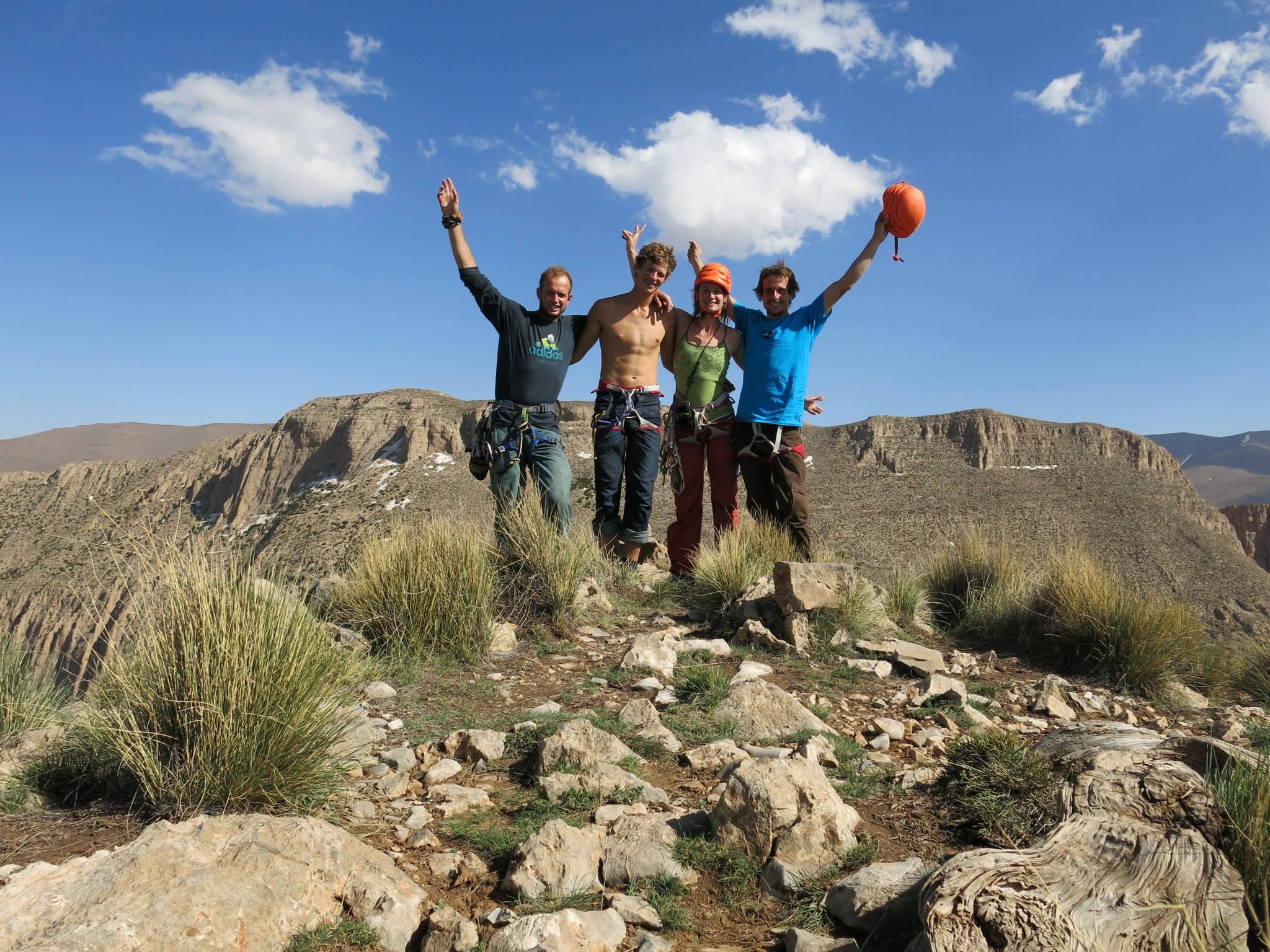 klettern-taghia-gipfel-kletterer-gruppe