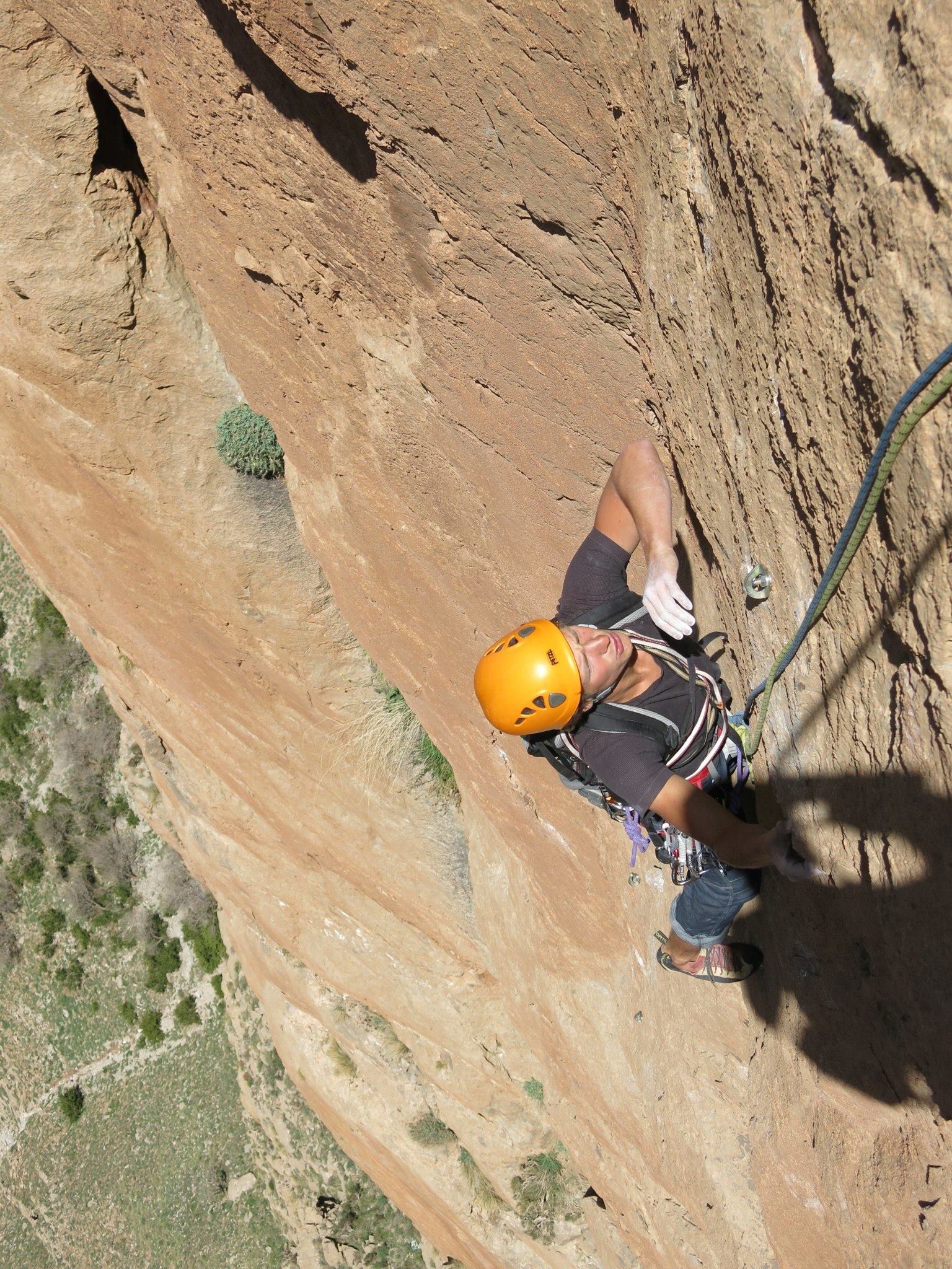 klettern-taghia-senkrecht-kalk